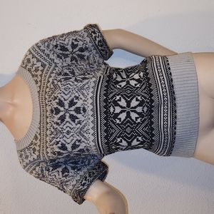Short sleeve sweater. Black and gray